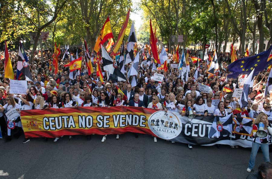 Miles de personas apoyan en Madrid a las Mujeres Caballas para que Ceuta vuelva a la normalidad: "Ceuta no se rinde"