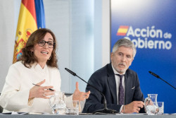 M&oacute;nica Garc&iacute;a y Grande-Marlaska viajan este s&aacute;bado a Tenerife,&iquest;para qu&eacute;?.Para hacerse fotos