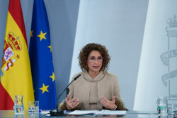 Montero confirma que se va a "retrasar" la presentaci&oacute;n de PGE porque se dio prioridad a las medidas contra la guerra