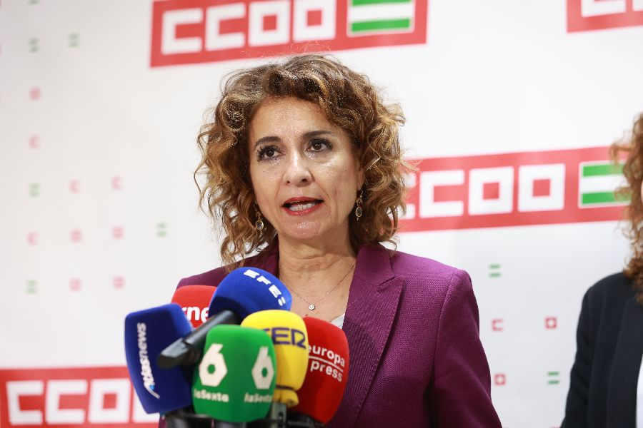 Montero incapaz de reconocer su metedura de pata con la Guardia Civil