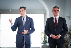 Moreno espera una legislatura "estable y cordial" con Vox pero admite "no estar contento" por no gobernar en solitario"