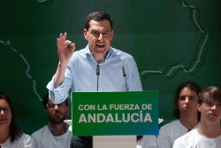 Moreno reitera que "no tiene ning&uacute;n inter&eacute;s en gobernar con Vox" pero liderar&aacute; la negociaci&oacute;n si fuera necesario