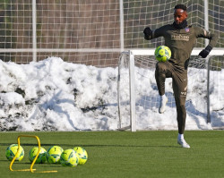Moussa Demb&eacute;l&eacute;: "De ni&ntilde;o, mi delantero preferido era Fernando Torres"