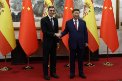 Nadie sabe bien el sentido de la visita de Sanchez y su mujer a China salvo el turistico