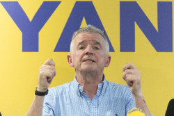 O`Leary (Ryanair) pide prohibir la venta de alcohol por la ma&ntilde;ana en los aeropuertos y limitar el consumo