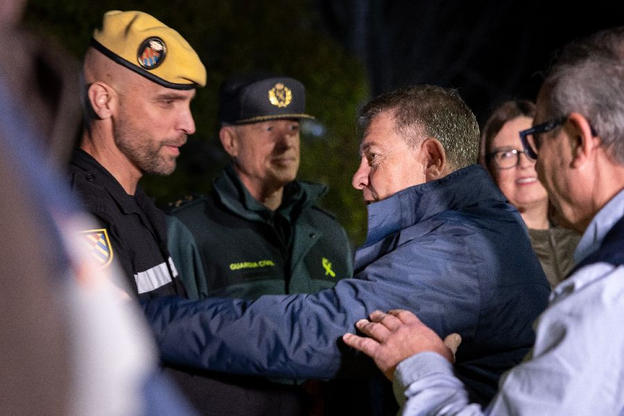 Page agradece todo el trabajo para "minimizar" da&ntilde;os y dice que en esto "no hay que hacer c&aacute;lculos pol&iacute;ticos"