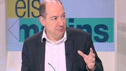 Pa&iacute;s  asistido  y  Gobierno  descabezado