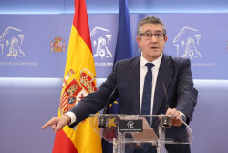 Patxi L&oacute;pez (PSOE), no le queda otra, defiende a Zapatero y pide "pruebas" y garantizar la presunci&oacute;n de inocencia