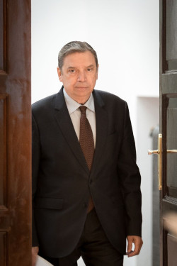 Planas confirma que China aplicará los acuerdos de regionalización para salvar las exportaciones de porcino