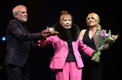 Pol&iacute;ticos y compa&ntilde;eros de profesi&oacute;n se despiden de Gemma Cuervo, una actriz "inmensa, elegante y llena de chispa"