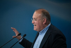 PP, "el tinglado se desmorona y los capos empiezan a caer"