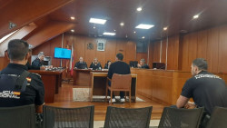  Rebajan a 16 años y medio la petición al acusado de agresión sexual a su hijastra, que lo admite