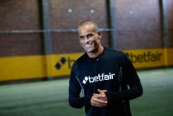 Rivaldo: "Vin&iacute;cius tiene que quitarse de la cabeza la historia del Bal&oacute;n de Oro y empezar a jugar bien"