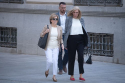 S&aacute;enz de Santamar&iacute;a dice desconocer si el CNI investig&oacute; a B&aacute;rcenas y niega haber hablado de `Kitchen` con Rajoy
