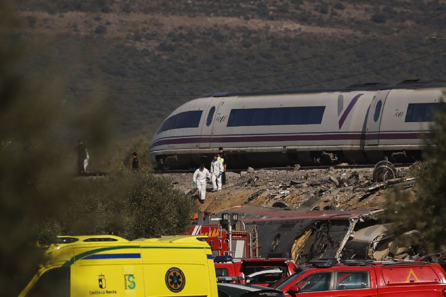 S&aacute;nchez asegura que van a esclarecer las causas del siniestro igual que el apag&oacute;n y la invasi&oacute;n de Ceuta