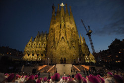 S&aacute;nchez desde la Sagrada Familia pide "paz y cohesi&oacute;n" pero no convocar&aacute; elecciones como pide la sociedad