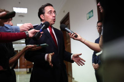 S&aacute;nchez ordena  reabrir la embajada  en Teher&aacute;n para apoyar unos barbudos que asesinan a sus ciudadanos por pedir libertad 