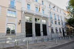 Sanchez pretende crear un TC a su imagen y el CGPJ pide ayuda al Congreso cuando ten&iacute;a que ir a Bruselas  