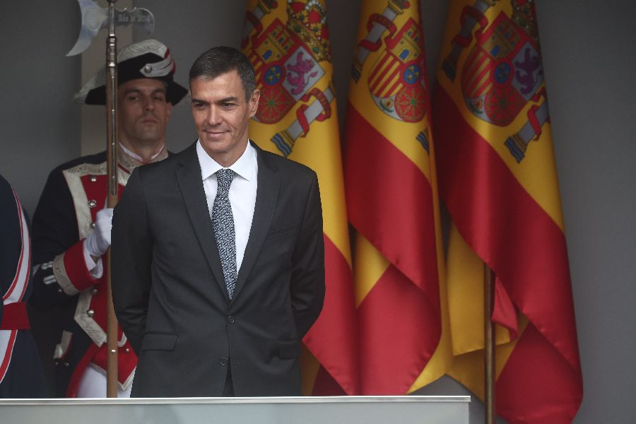 S&aacute;nchez, recibido con insultos, abucheos y pitos a su llegada al desfile de la Fiesta Nacional