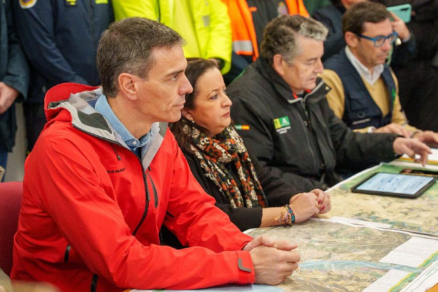 S&aacute;nchez va a Andaluc&iacute;a en helic&oacute;ptero a pedir   "paciencia"  a los andaluces y que se preparen que llegar&aacute; lo peor