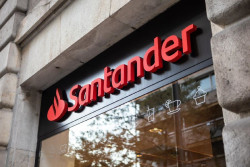Santander UK anuncia el cierre de 44 oficinas, que podr&iacute;a afectar a 291 empleados