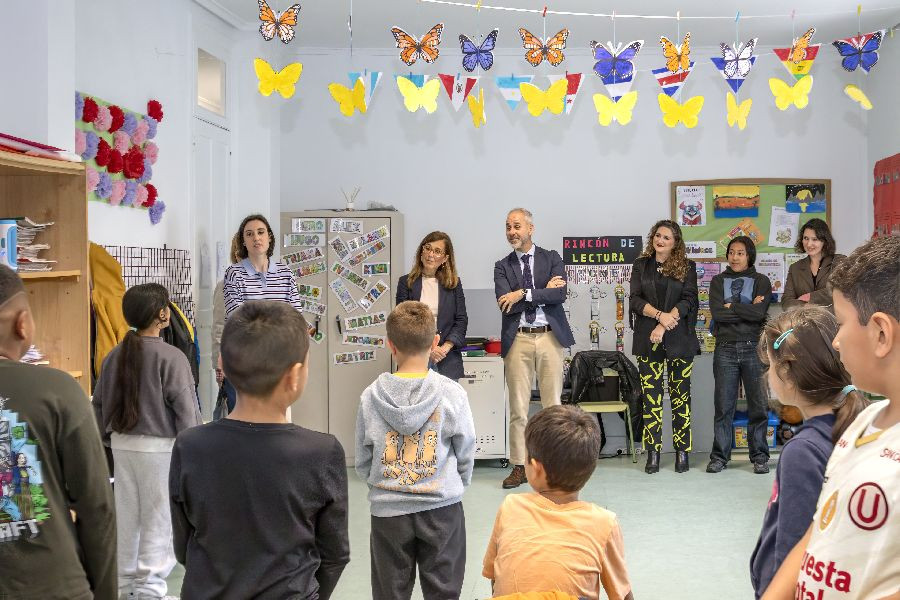 Silva apuesta por la integraci&oacute;n y ensalza el proyecto educativo del CEIP Magallanes