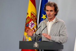 Sim&oacute;n:"No se puede estar parado ni en corros"