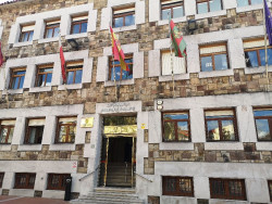 Torrelavega abre el proceso para la creaci&oacute;n de bolsas de empleo de auxiliar administrativo y oficial de matarife