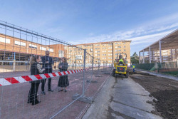 Torrelavega arranca su proyecto de naturalizaci&oacute;n de patios escolares en el colegio Jos&eacute; Luis Hidalgo