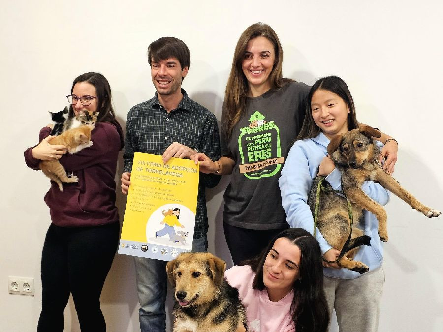 Torrelavega celebrará el día 14 la Feria de Adopción Responsable con desfile de mascotas y mercadillo solidario