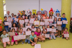 Torrelavega entrega diplomas a los ni&ntilde;os participantes en el 10&ordm; Taller de Cabezudos