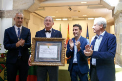 Torrelavega entrega el t&iacute;tulo de Hijo Adoptivo a Oliveira por su contribuci&oacute;n al desarrollo industrial de la ciudad