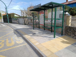 Torrelavega instala 17 nuevas marquesinas en paradas del Torreb&uacute;s