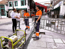 Torrelavega pone a punto las aceras de varias calles antes de la celebraci&oacute;n de las fiestas de La Patrona