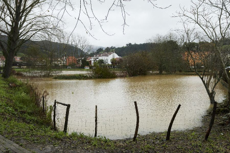 Tramos del Pas, Miera y As&oacute;n en vigilancia por inundaci&oacute;n y el Ag&uuml;era, en S&aacute;mano, en riesgo importante