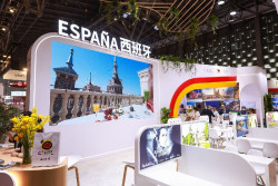 Turespa&ntilde;a refuerza la comercializaci&oacute;n de la oferta tur&iacute;stica espa&ntilde;ola en la feria de turismo de China