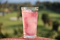Un estudio apunta que las bebidas energ&eacute;ticas de color rosa pueden mejorar el rendimiento por efecto placebo