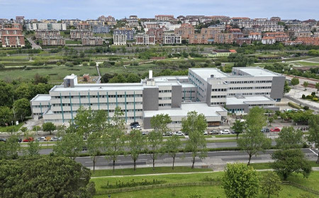 Un incendio obliga a desalojar la Facultad de Ciencias de la UC