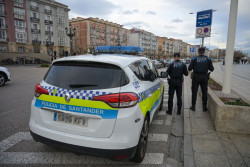  Un joven triplica la tasa de alcohol tras circular por el Paseo Pereda en direcci&oacute;n contraria a gran velocidad