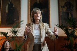 Un juez sustituto decidir&aacute; si permite a Bego&ntilde;a G&oacute;mez viajar porque Peinado est&aacute; de vacaciones