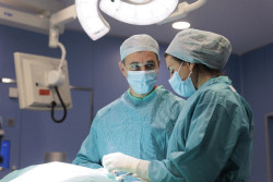 Una investigaci&oacute;n internacional muestra que la cirug&iacute;a del c&aacute;ncer de mama puede ser menos invasiva sin perder eficacia