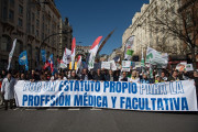 Unos 5.000 m&eacute;dicos piden en Madrid la dimisi&oacute;n de M&oacute;nica Garc&iacute;a y un Estatuto Marco propio