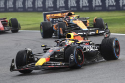 Verstappen resiste a los McLaren y se lleva la esprint en Spa