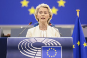 Von der Leyen avisa a Pek&iacute;n de que usar&aacute; "todas las herramientas" si el di&aacute;logo no reequilibra el comercio