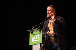 Vox actuar&aacute; "en todos los frentes" ante la regularizaci&oacute;n y para "exigir prioridad para los espa&ntilde;oles en Espa&ntilde;a"
