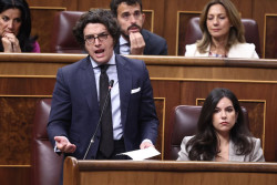 Vox insiste en la prioridad nacional y dice que cuando los espa&ntilde;oles emigraban "sab&iacute;an que eran invitados" en ese pa&iacute;s