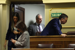 Vox mantiene a Ortega Smith en su grupo del Congreso un mes despu&eacute;s de su expulsi&oacute;n, aunque sin actividad parlamentaria