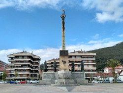 Vox recaba el apoyo de PP y la abstenci&oacute;n del PRC para "blindar" el monumento a Carrero Blanco en Santo&ntilde;a