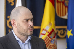 Vox ve al delegado del Gobierno en Ceuta como un "chivo expiatorio" para que las responsabilidades no escalen
