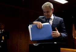 Zapatero solicita al juez del `caso Plus Ultra` aplazar su declaraci&oacute;n como investigado